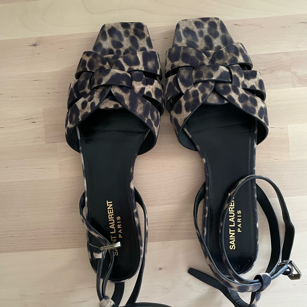 Never worn Saint Laurent tribute flat sandals in Leopard print